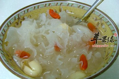 银耳莲子汤