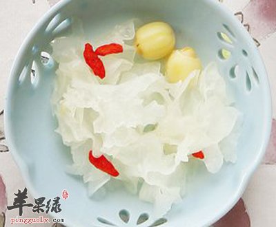 银耳莲子汤