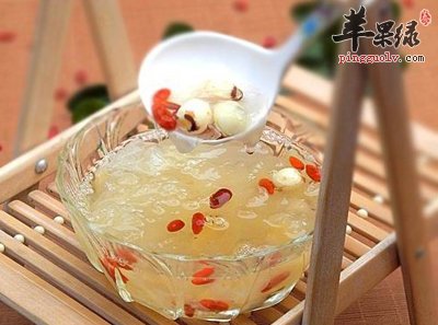 银耳莲子汤