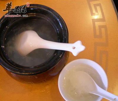 冰糖银耳莲子汤