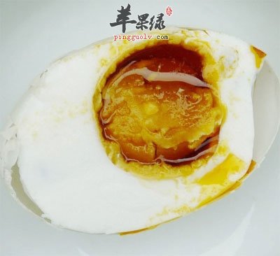 冒油的咸鸭蛋