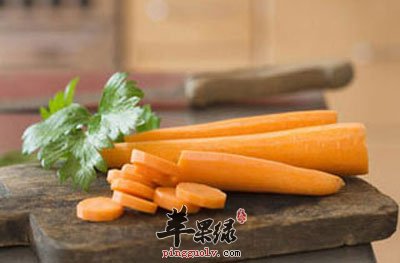 去皮的胡萝卜