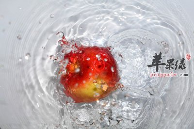 水中苹果
