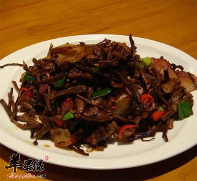 茶树菇炒腊肉