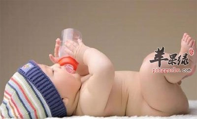 幼儿喝水