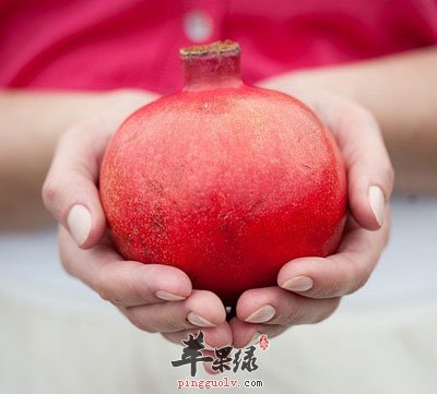 手中的石榴