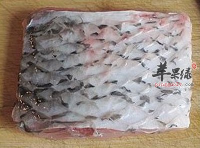 去鳞片的青鱼段.jpg