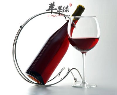 一瓶红葡萄酒