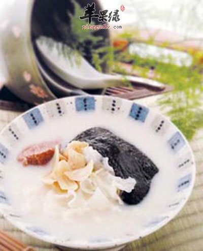 鲜奶银耳乌鸡汤