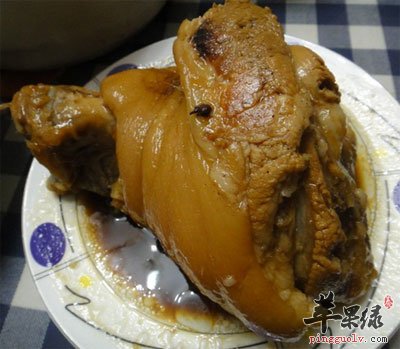 炖猪肘