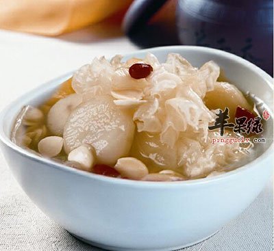 荸荠杏仁银耳煲