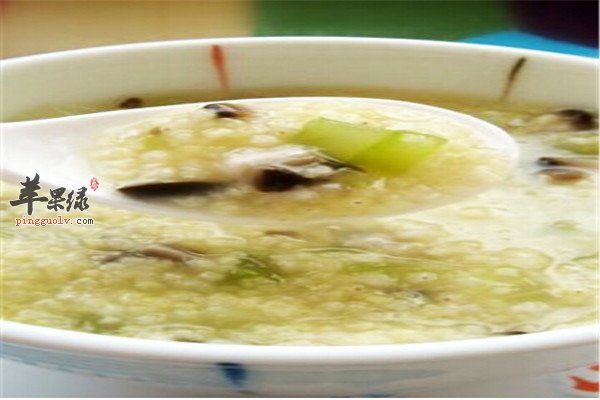 香菇西芹小米粥--降压健脾补虚