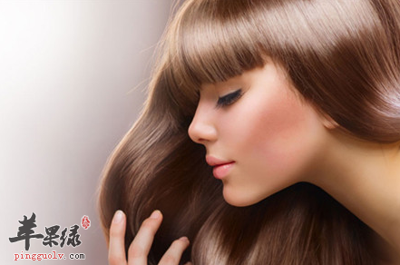 这样做才能让你毛躁的头发更加柔顺