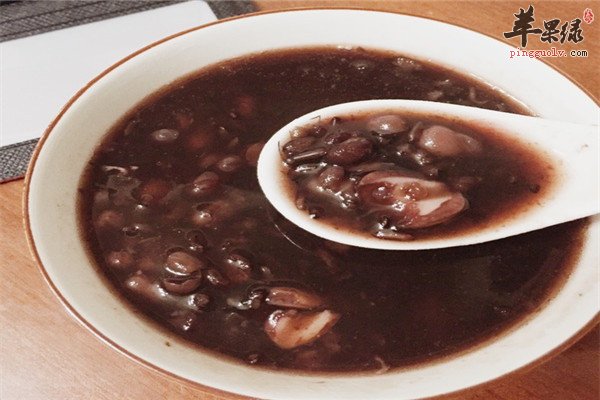 黑米红豆椰汁粥--健脾养胃补肝明目_苹果绿