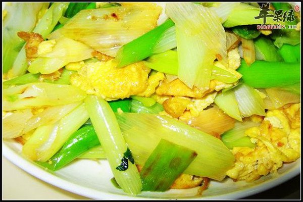 大葱炒鸡蛋—促进食欲补充热量
