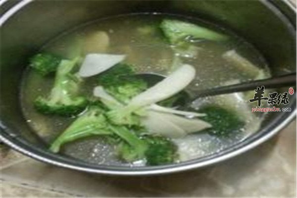 花菜香菇粥--健脾养胃调理免疫_苹果绿