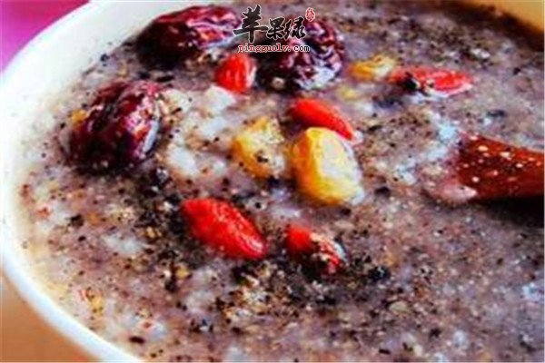 红枣首乌做法粥的蛋清1,何首乌如果,倒入一碗水熬至剩半碗,去渣起皮芝麻待用可以敷皮肤吗图片
