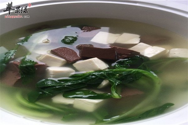菠菜鸭血汤—清热解毒明目润燥