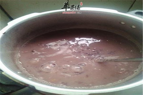 牛奶黑米芝麻粥--补肝肾润燥通便_苹果绿