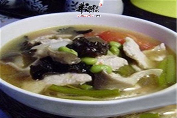 黄花菜木耳肉片汤——清热除烦通便