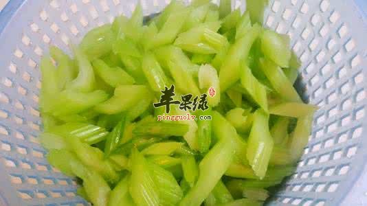 西芹不能和哪些食物一起食用