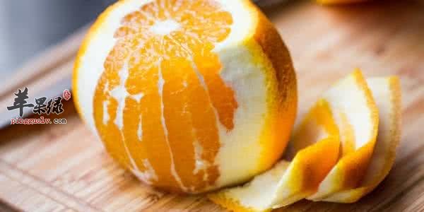 橙子皮泡水喝的功效 预防胆固醇提神