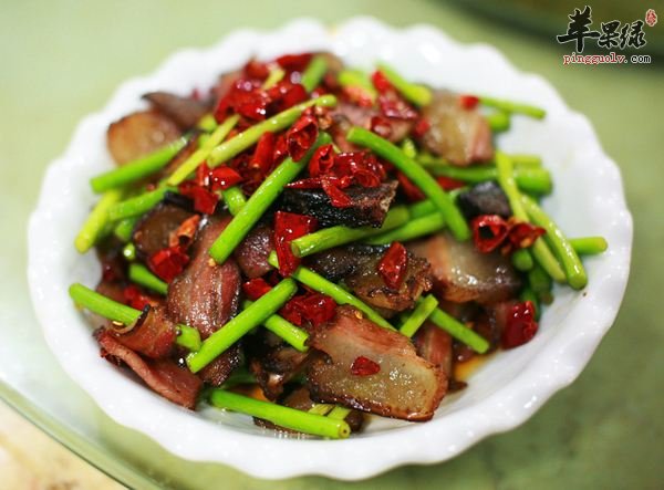 蒜苗炒腊肉的做法 蒜苗炒腊肉——补充维生素c消积食
