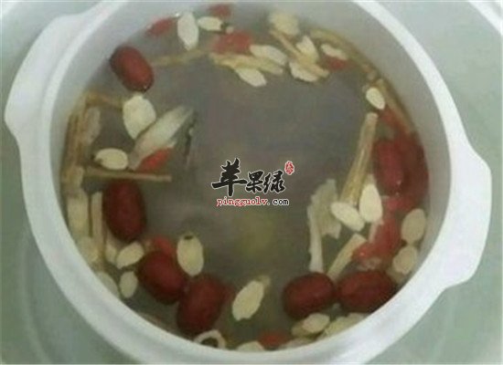 苹果绿 中药大全 功效与作用 材料:虫草5条,羊胎1/4,瘦肉50克,鸡脚2只