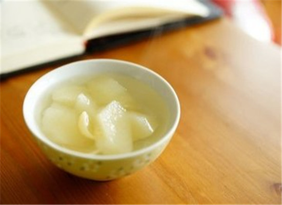 雪梨具有祛痰止咳,保护心脏和肝脏,滋阴润燥和帮助器官净化和排毒的