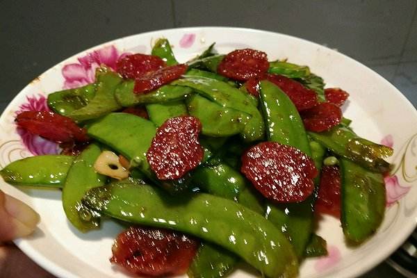 荷兰豆炒腊肠——益脾和胃生津止渴