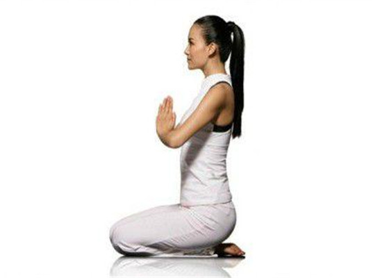 三个瑜伽招式改善便秘润肠通便