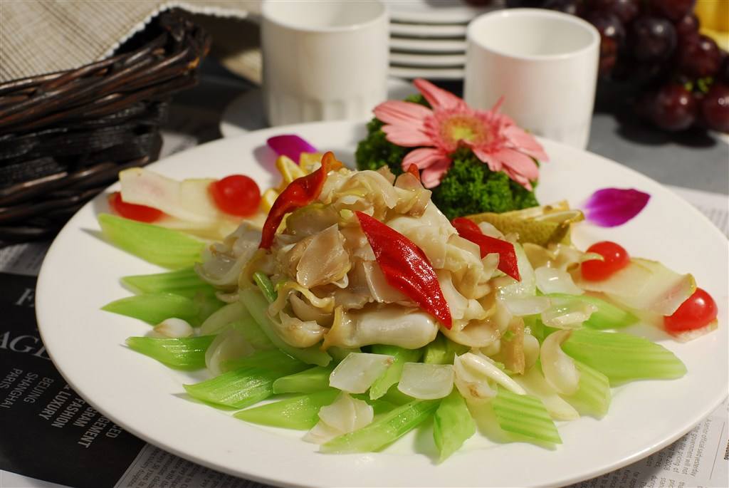 苹果绿v红椒红椒4,这时就热锅了,放入适量的油,这时将百合,食谱越南粉丝汤图片