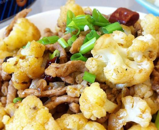 大连：菜农冬天抢栽蔬菜不寻常