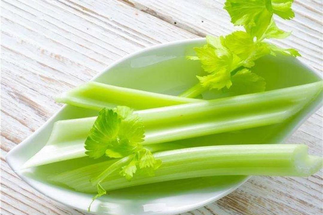 西芹是什么样的