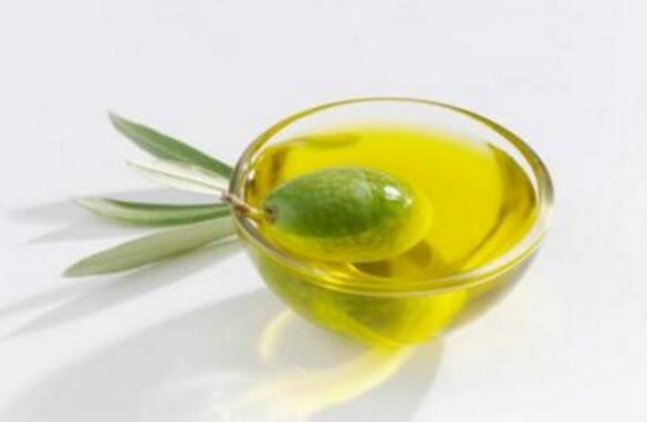 苹果绿 养生美容橄榄油可以达到一定去皱作用,对于眼部细纹,鱼尾纹