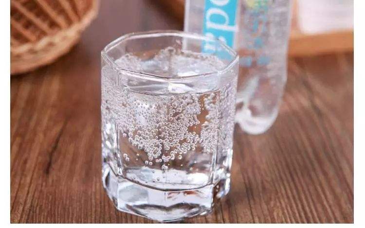 苏打水是碱性水吗