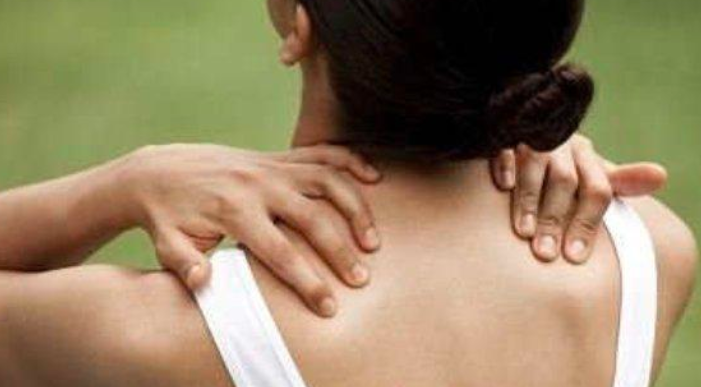 苹果绿 保健常识 在医学上后背疼痛主要是指人体胸腰以及背部会出现