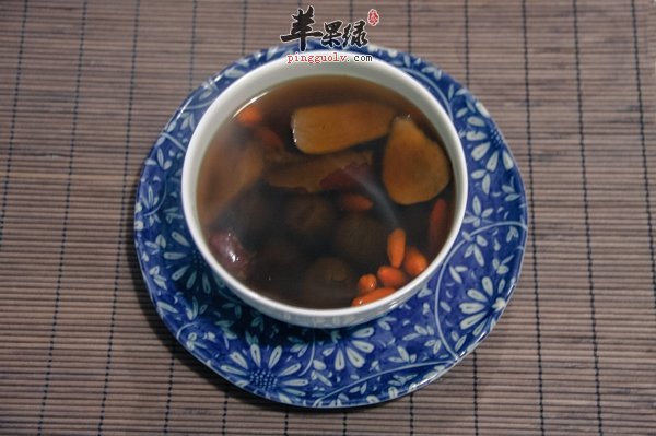 桂圆红枣枸杞汤