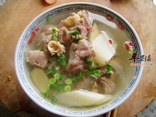 山药羊肉汤：补血养颜