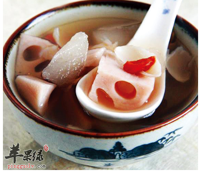 立秋时节食梨藕百合汤