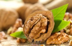 孕妇吃核桃促进宝宝大脑发育