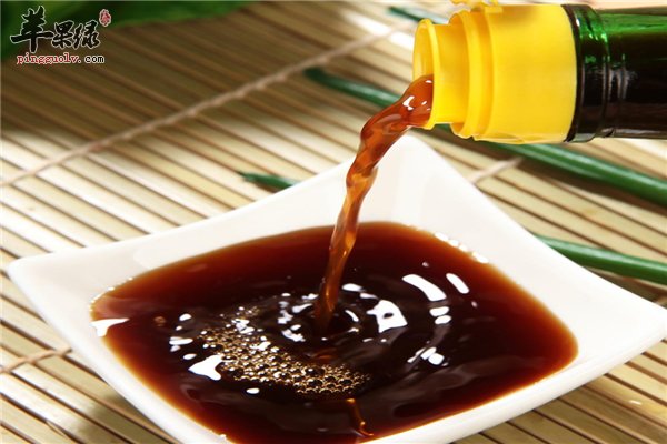 食醋利用它的特殊作用可以美白皮肤