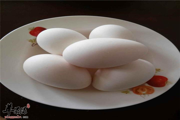 鹅蛋个头大大又营养 孕妇可放心食用