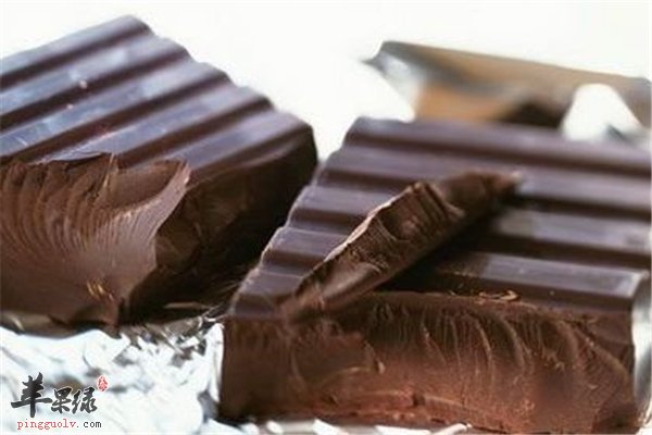 黑巧克力和开心果健康零食保持健康