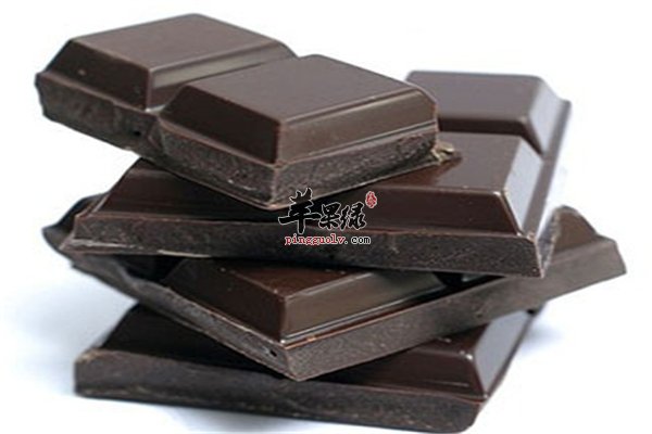 黑巧克力和开心果健康零食保持健康