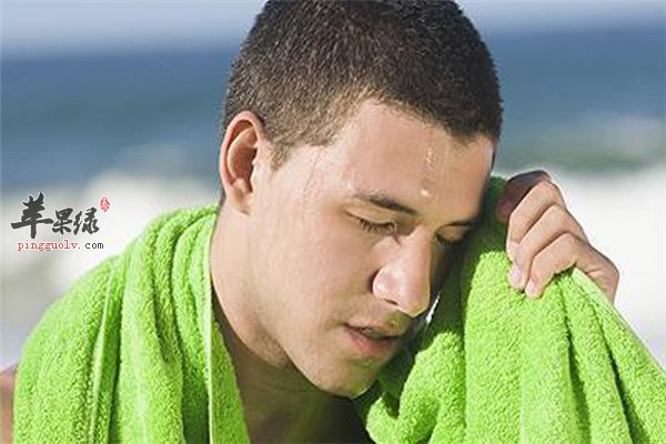 泡脚不分季节男性补肾加盐更健康