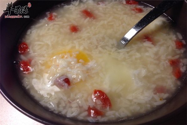 米酒煮鸡蛋——女性补血美容效果好