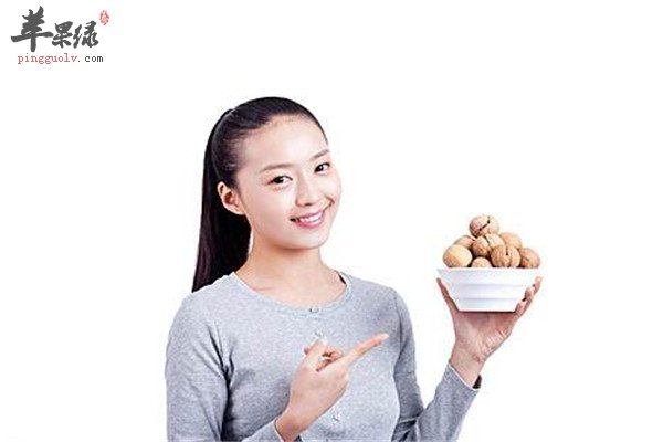 宝宝吃核桃3.jpg