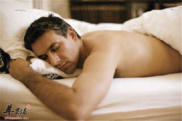 男性裸睡--充满自信增强夫妻感情