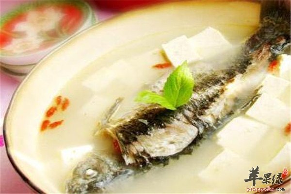 鲫鱼头豆腐汤--蛋白质钙质丰富促进发育人群多